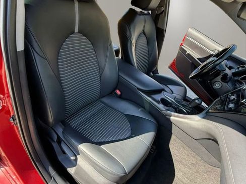 Used 2021 Toyota Camry SE image 11