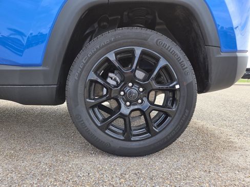 New 2026 Jeep Compass Latitude image 9