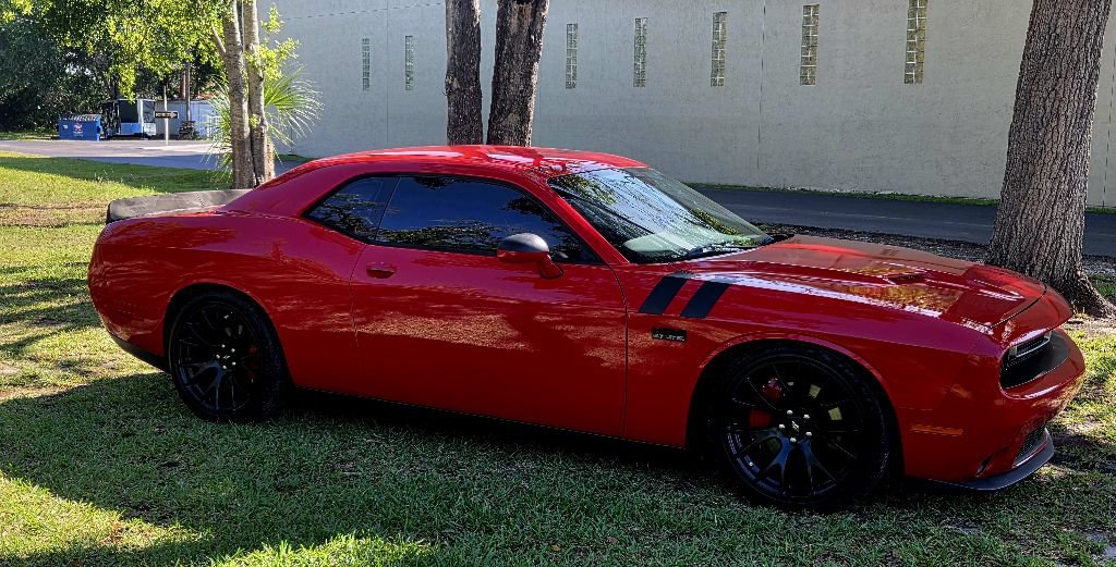 Used 2016 Dodge Challenger R/T RWD image 1