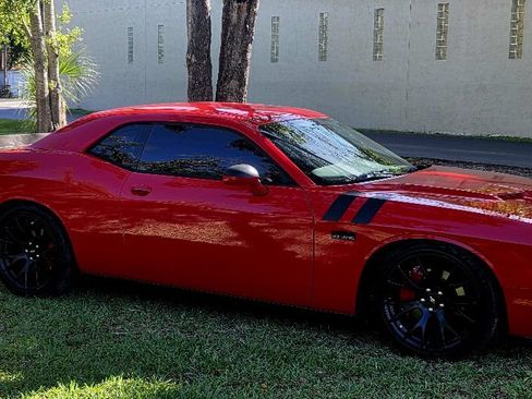 Used 2016 Dodge Challenger R/T RWD image 1