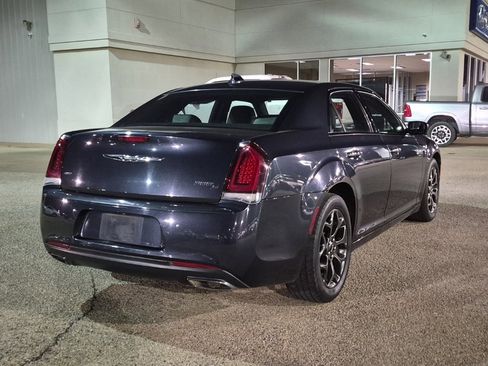 Used 2018 Chrysler 300 S image 3