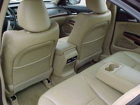 Used 2011 Honda Accord EX-L image 16