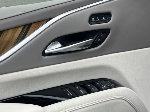 Used 2022 Cadillac Escalade ESV Premium Luxury Platinum w/ Heavy-Duty Trailer Package image 16