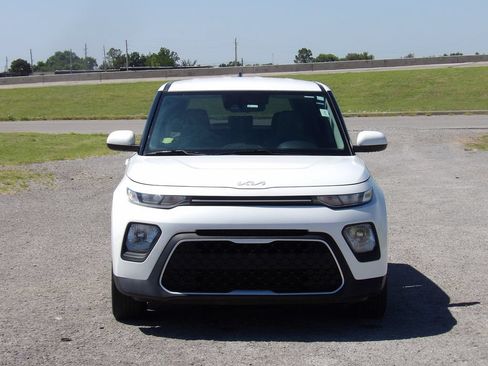 Used 2022 Kia Soul LX w/ Technology Package FWD image 3