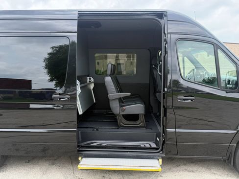 Used 2020 Mercedes-Benz Sprinter 2500 image 16