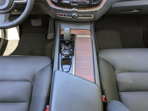 Used 2024 Volvo XC60 B5 Plus AWD/4WD image 22