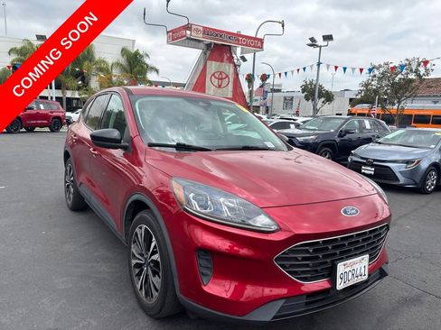Used 2022 Ford Escape SE w/ SE Sport Appearance Package FWD image 2
