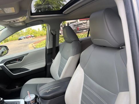 Used 2019 Toyota RAV4 XLE Premium w/ Advanced Technology Package FWD image 9