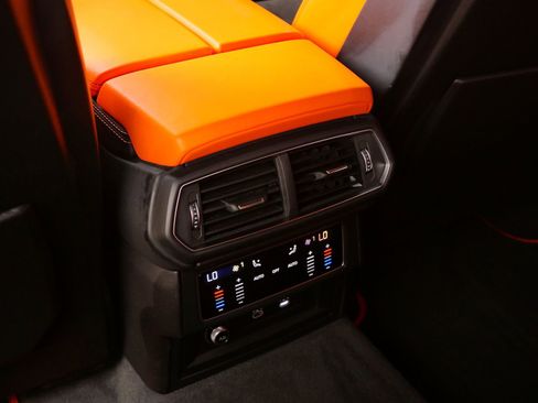 Used 2022 Lamborghini Urus image 19