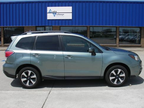 Used 2017 Subaru Forester 2.5i Premium AWD/4WD image 4