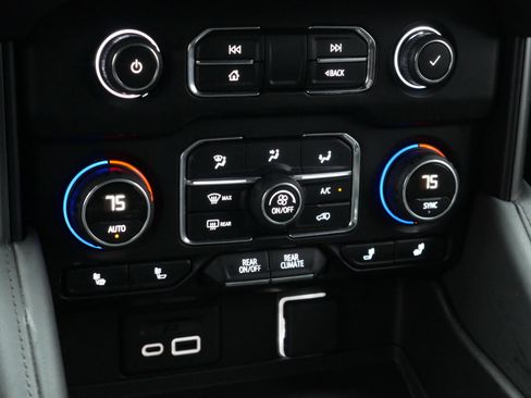 Used 2021 Chevrolet Tahoe Z71 image 18