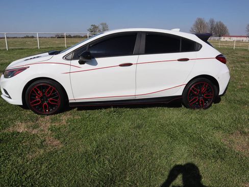 Used 2018 Chevrolet Cruze LT w/ Redline Edition image 10