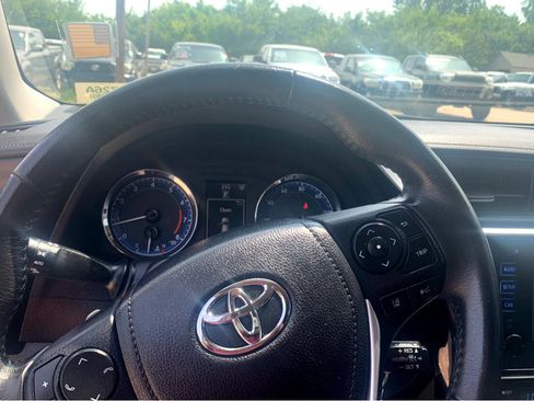 Used 2018 Toyota Corolla L image 12