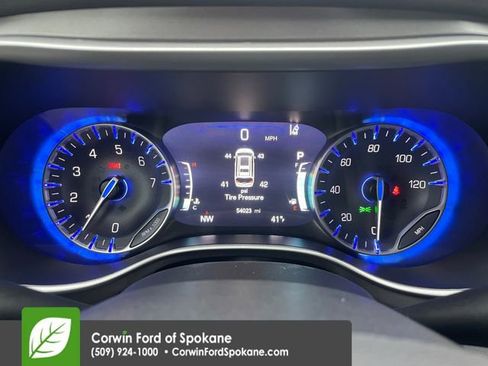 Used 2024 Chrysler Pacifica Touring-L image 29