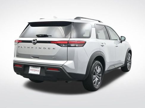 Used 2024 Nissan Pathfinder SV image 6