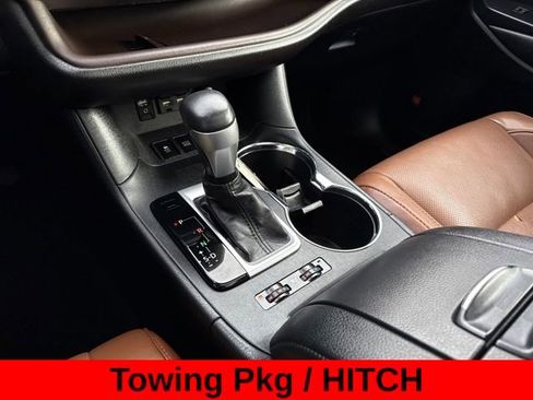 Used 2019 Toyota Highlander AWD Hybrid image 18