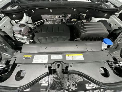 Certified 2025 Volkswagen Atlas SE image 27