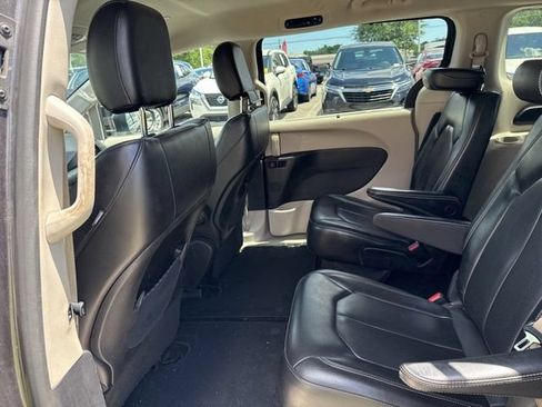 Used 2021 Chrysler Voyager Lxi FWD image 22