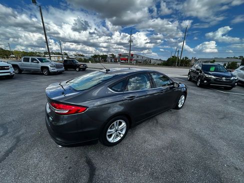 Used 2018 Ford Fusion SE w/ Fusion SE Technology Package image 17