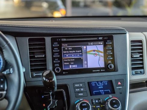 Used 2018 Toyota Sienna XLE Premium image 29