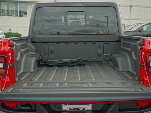 Used 2021 Jeep Gladiator Sport image 10