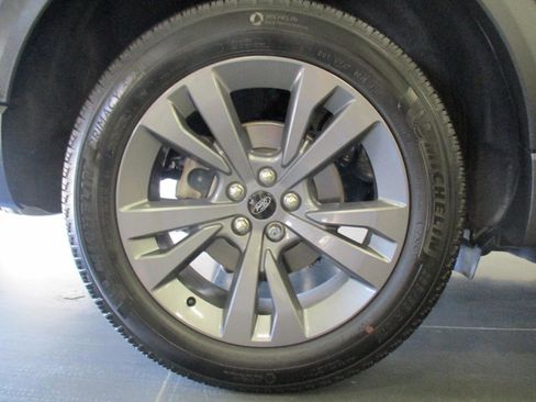 Used 2023 Ford Explorer XLT w/ Equipment Group 202A AWD/4WD image 30