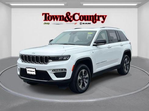 Used 2023 Jeep Grand Cherokee 4WD 4xe w/ Luxury Tech Group II image 3