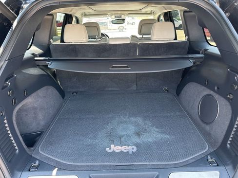 Used 2019 Jeep Grand Cherokee Summit image 8