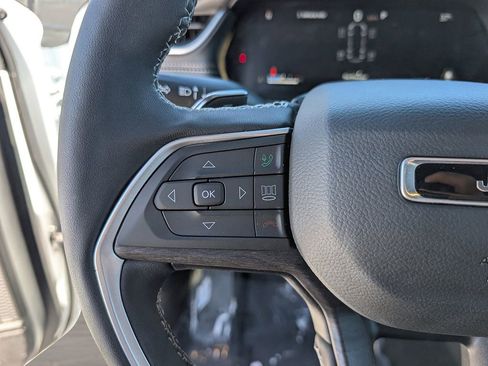 Used 2025 Jeep Grand Cherokee L Limited image 25