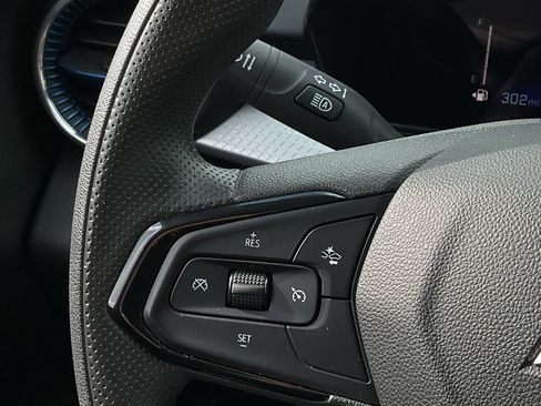 Used 2025 Chevrolet Trax LT image 23