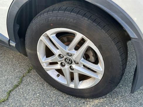 Used 2020 Toyota C-HR LE image 22