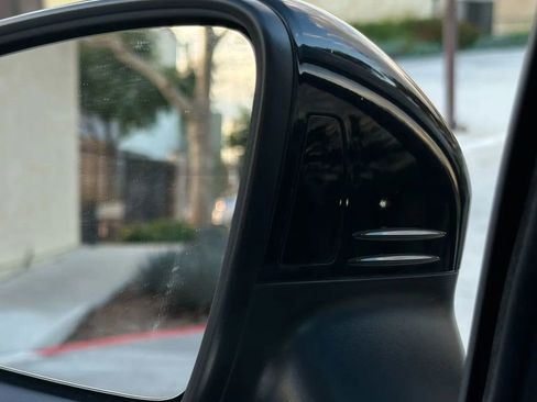 Used 2023 Volkswagen Tiguan SE w/ Panoramic Sunroof Package image 19