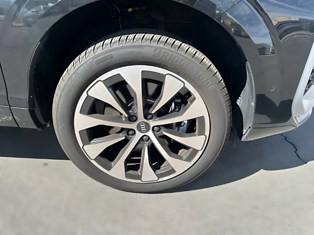 Certified 2026 Audi Q3 quattro 2.0T AWD/4WD image 11