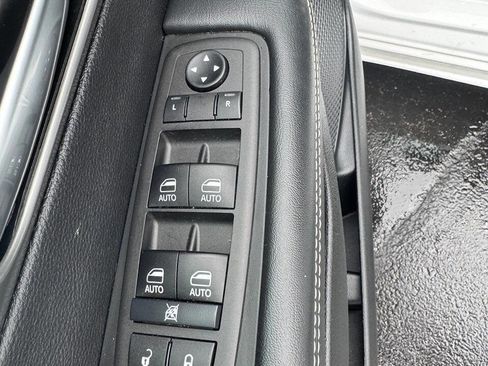 Used 2025 Chrysler Pacifica Select FWD image 21