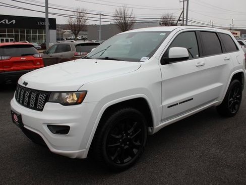 Used 2021 Jeep Grand Cherokee Laredo X image 2