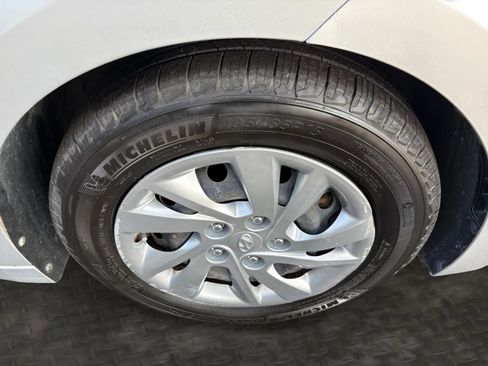 Used 2018 Hyundai Elantra SE FWD image 34