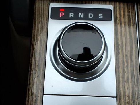 Used 2019 Land Rover Range Rover HSE image 17