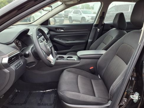 Used 2025 Nissan Altima 2.5 SV FWD image 17