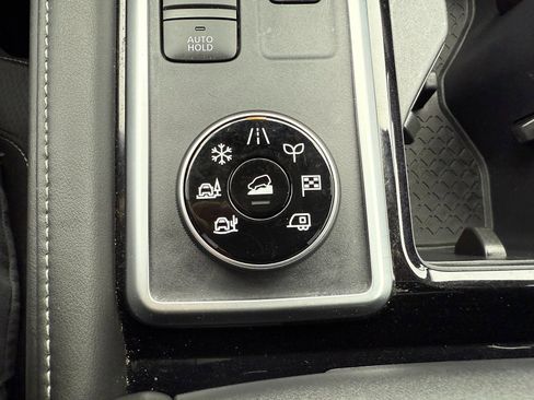 Used 2024 Nissan Pathfinder SV w/ SV Premium Package image 26