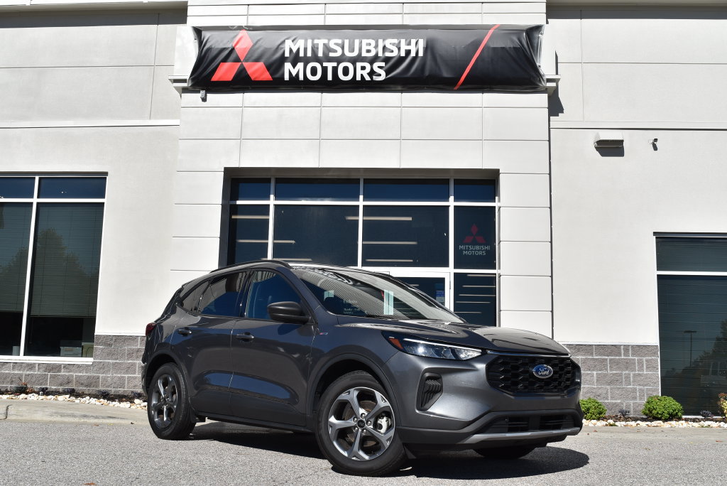 Used 2025 Ford Escape ST-Line FWD image 1