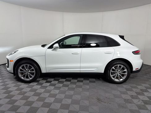 Certified 2026 Porsche Macan AWD/4WD image 2