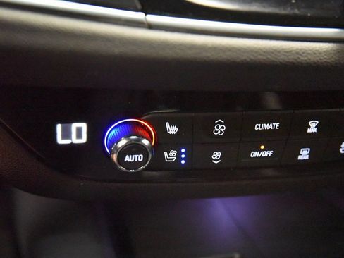 Used 2024 Buick Enclave Premium image 25