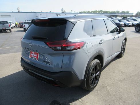 Used 2023 Nissan Rogue SV w/ SV Premium B Package AWD/4WD image 5
