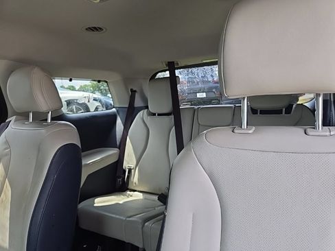 Certified 2025 Kia Carnival EX FWD image 29