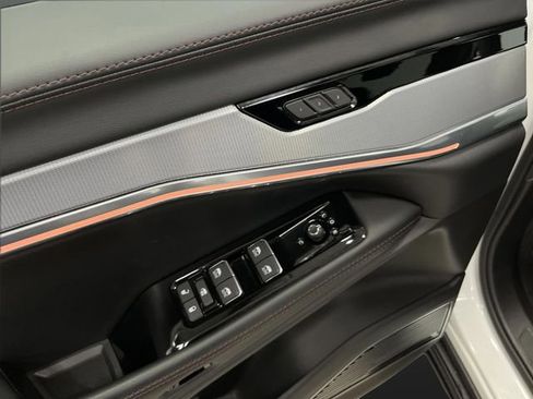 Used 2024 Jeep Wagoneer Launch Edition image 32