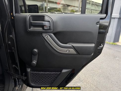 Used 2018 Jeep Wrangler Unlimited Sport AWD/4WD image 31