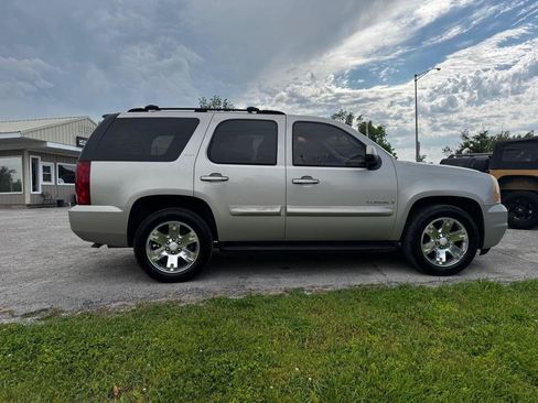 Used 2007 GMC Yukon SLT w/ SLT Preferred Equipment Group AWD/4WD image 8