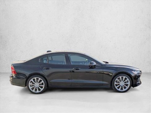 Used 2020 Volvo S60 T6 Momentum w/ Protection Package Premier image 4
