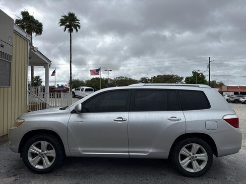 Used 2010 Toyota Highlander Limited FWD image 2