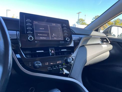 Used 2022 Toyota Camry SE image 24